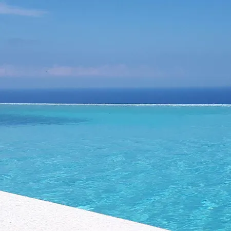 Douze Villa Volímai